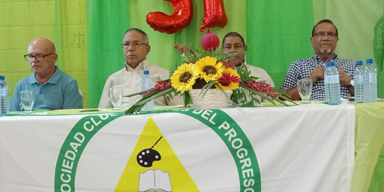 Celebran conversatorio sobre la historia de los clubes culturales y deportivos