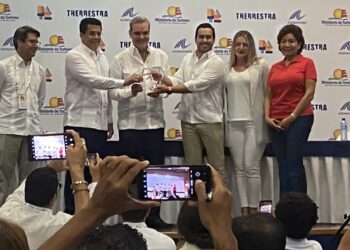 DATE 2022 vive una primera jornada intensa con la presencia de Abinader