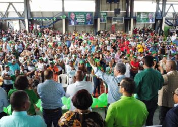 Cientos de ex dirigentes peledeístas y de otras organizaciones se juramentan en FP