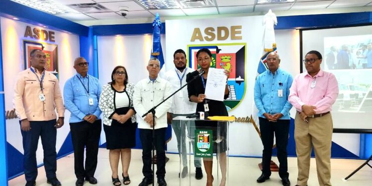 Empresa aportará 45 camiones nuevos para recoger basura en Circunscripción 3 de SD Este