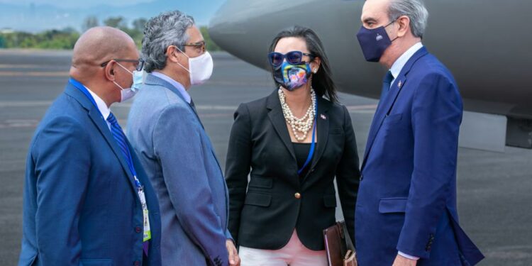 Abinader llega a Costa Rica; de inmediato realiza actividades agendadas