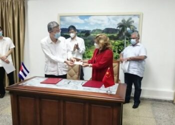 China dona más de 90.000 euros a Cuba para reparar el hotel Saratoga