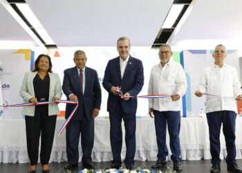 Abinader inauguró Punto GOB Expreso, en la Parada de la Cultura de SD Este