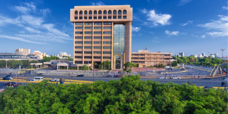 Nueve de cada 10 empresas hacen negocio con el Banco Popular