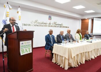 Bachilleres de 27 provincias inician programa de pasantías en la DGII