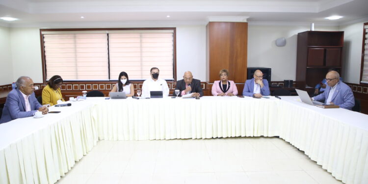 Diputados reciben informe de la deuda pública por parte del Ministro de Hacienda