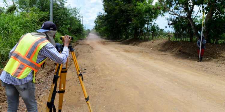 MOPC informa avance carretera comunica Monte Plata con La Hacienda Estrella