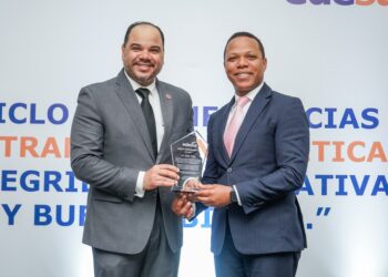 Defensor del Pueblo pondera importancia del sector eléctrico