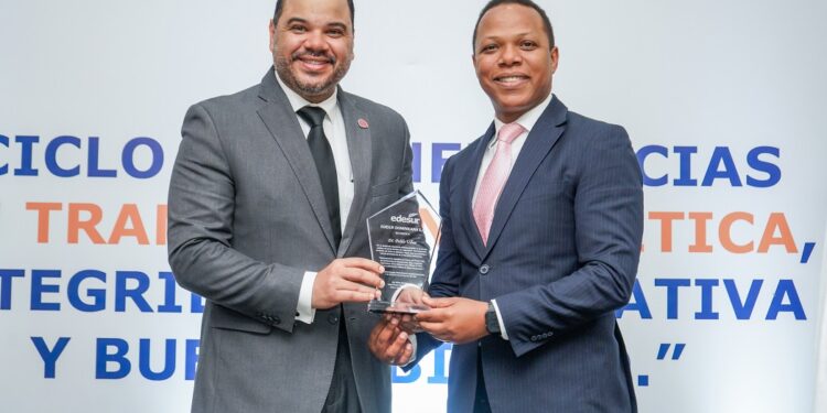 Defensor del Pueblo pondera importancia del sector eléctrico