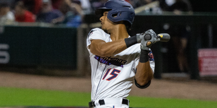 Marlins suben a Erik González tras liderar bateo en triple A