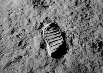 El suelo lunar tiene potencial de generar oxígeno y combustible