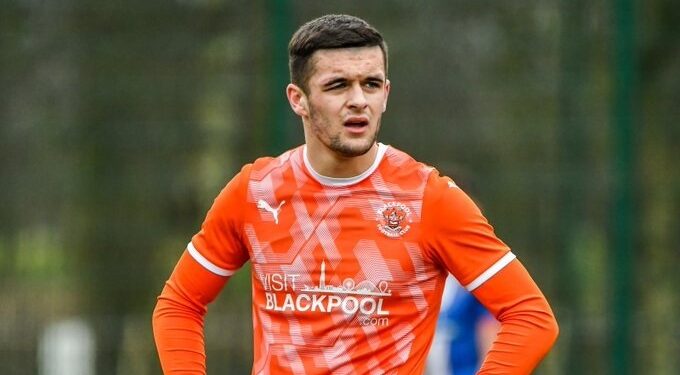 Futbolista desvela su homosexualidad: "He estado escondiendo mi verdadero yo"