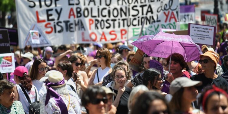 Feministas en Madrid piden sanciones contra puteros y proxenetas