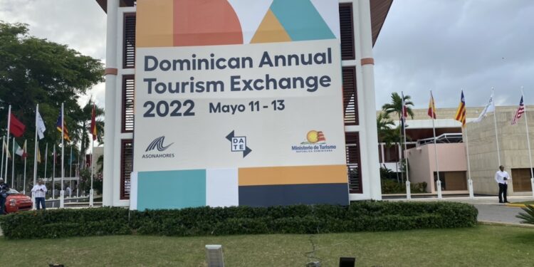 El CEO de Lopesan Hotel Group se reúne con el presidente dominicano en el marco de DATE 2022