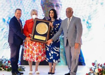 Primera dama y Promipyme reconocen trayectoria de la emprendedora Daysi Castillo de Rondón 