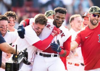 Franchy Cordero disparó un grand slam que dio la victoria a los Medias Rojas