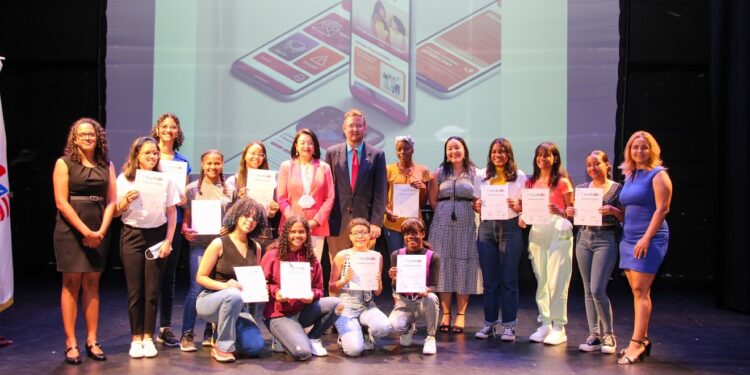Concluye el Proyecto Apptiv@s, Niñas y Adolescentes contra la Violencia en Línea