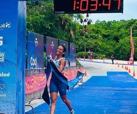 Dos dominicanos ganan oro en Triatlón Junior Punta Cana 2022