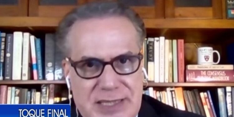 Politólogo: “Estados Unidos debe regular el uso y porte de armas de fuego con urgencia”