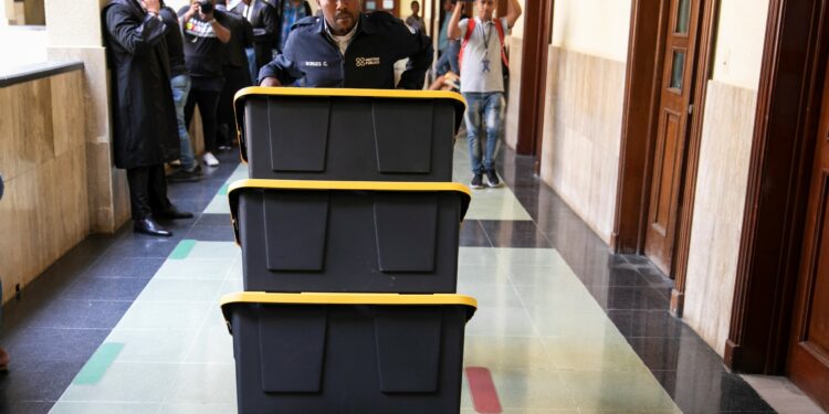 Más de 3,500 pruebas y 12 nuevos acusados en expediente fusiona casos Coral y Coral 5G