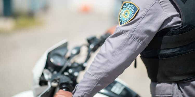 Apresan uno de dos asaltantes de mujer en vehículo de transporte público