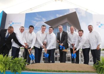 Presidente Abinader encabezó primer palazo de Médico Express San Isidro