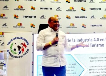 Rafael Santos alerta de impacto inminente de la Industria 4.0 en el turismo,  la comunicación y el empleo