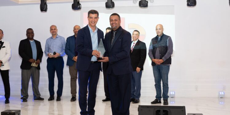 Reconocen artistas dominicanos en la entrega Latinos Awards NYC