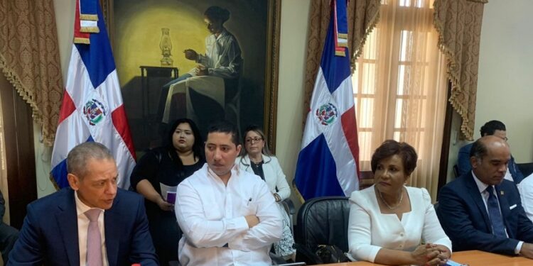 Comienza a elaborar una nueva ley en materia de seguros.