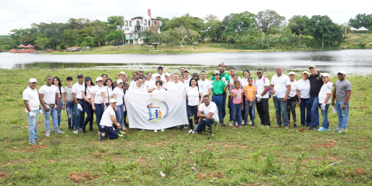 Voluntariado Bancentraliano realiza su decimoquinta jornada de reforestación