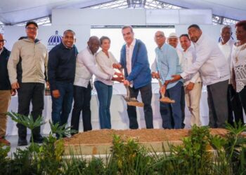 Gobierno invierte RD$2,935 millones en reconstruir carreteras Sabana Grande de Boyá y Chirino 