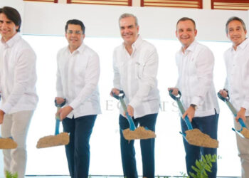 Abinader participa en primer palazo construcción hotel en Punta Cana