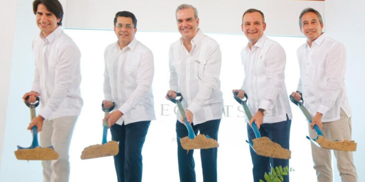 Abinader participa en primer palazo construcción hotel en Punta Cana