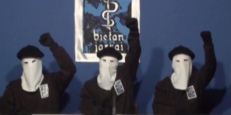 EEUU saca a ETA y otros cuatro de su lista de organizaciones terroristas