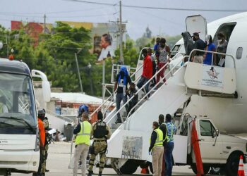 EEUU advierte que continuarán las deportaciones de inmigrantes