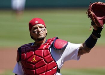 Receptor dominicano exhibe hazaña en béisbol de Estados Unidos