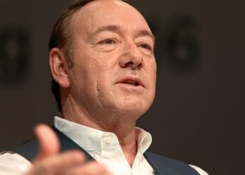 Dejan libre al actor Kevin Space tras audiencia en Londres