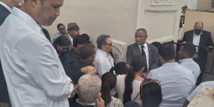 Sepultan en cementerio municipal de Moca al abogado Basilio Guzmán Rodríguez