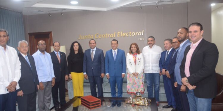 Fuerza del Pueblo y BIS anuncian que gestan gran alianza para el 2024