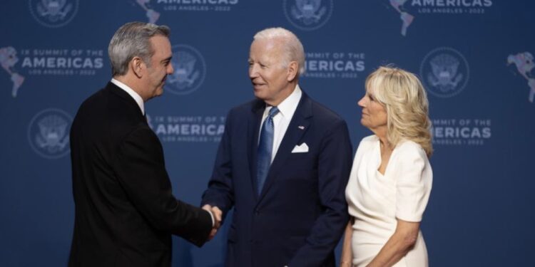 Abinader y Joe Biden intercambian saludos en marco de la Cumbre de Las Américas
