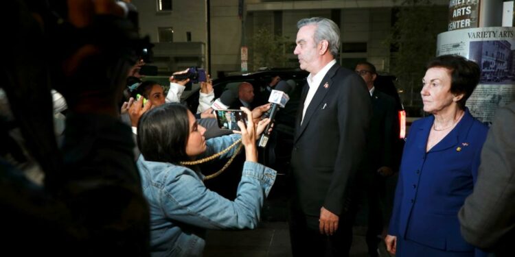 Abinader llega a Los Ángeles para asistir a Cumbre de las Américas