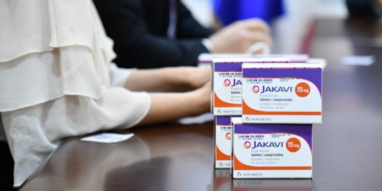 Salud Pública recibe donación del medicamento de alto costo Jakavi