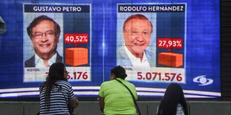 Colombia: Pedro y Hernández no están obligados a debatir