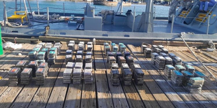 Instituciones incautan 371 paquetes de presunta cocaína en Peravia