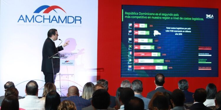 Presentan proyecto de estudio de segmentos de mercado de Hub Logístico de RD