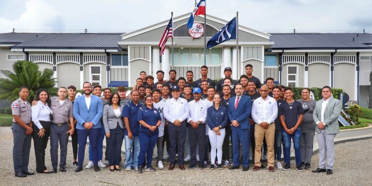 Acuerdo entre el Consejo Nacional de Drogas y los Yankees de New York en RD 