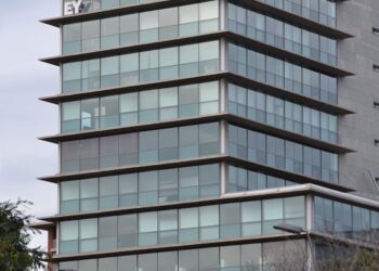 EEUU multa empresa con 100 millones por hacer trampas en los exámenes de sus contables