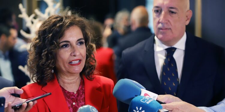 Ministra española aboga por que llegue mano de obra extranjera 
