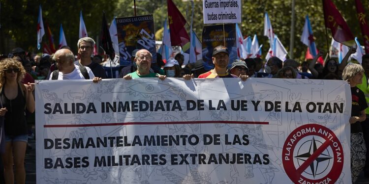 Manifestación carga contra la OTAN en vísperas de la cumbre de Madrid