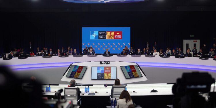 Terrorismo, ciberespacio, erosión del control armamentístico y clima, son preocupaciones de la OTAN